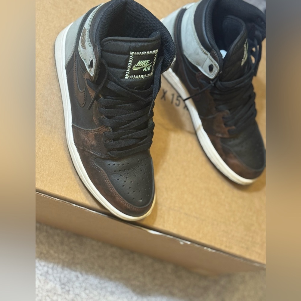 Jordan Retro 1 / Nike Air Men's  Black and Brown Sneakers